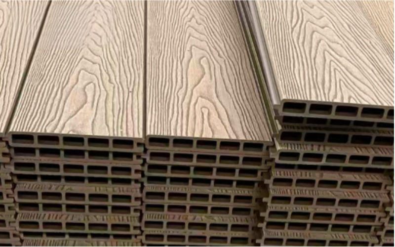 High-quality Co-extruded Flooring, Customizable for Customers