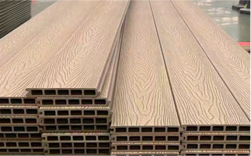High-quality Co-extruded Flooring, Customizable for Customers
