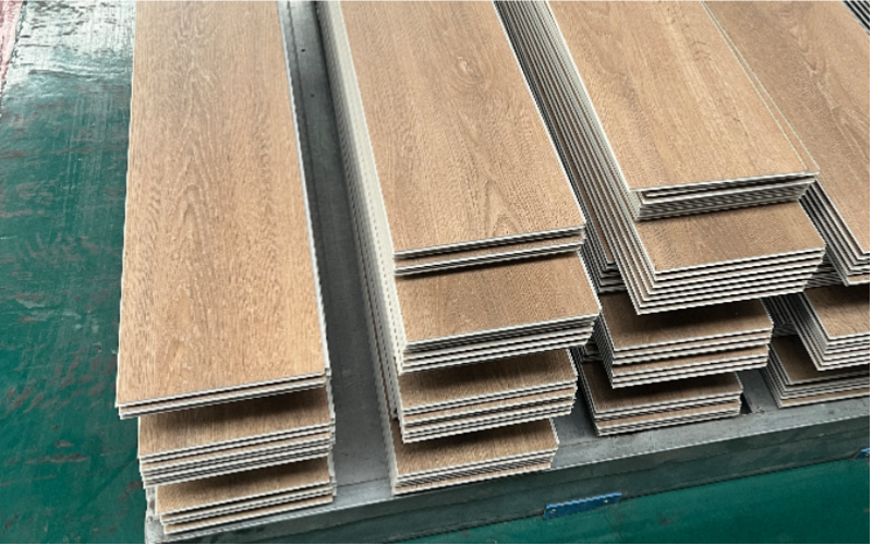 The Warehouse and Factory Use Commercial-grade 5-millimeter Waterproof Vinyl Floor with Anti-slip Su